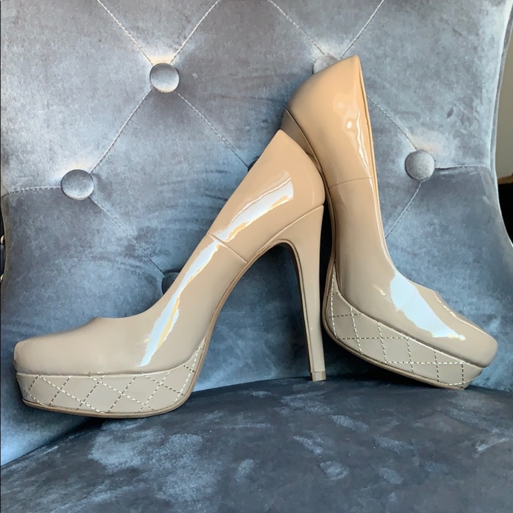 Cream heels with embroidery